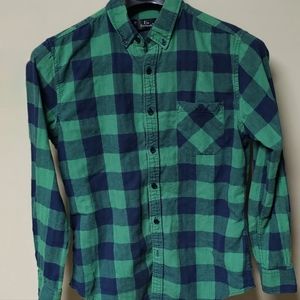 Mens Medium Slim Fit Button Down Pocketed Long Sleeve Flannel Shirt